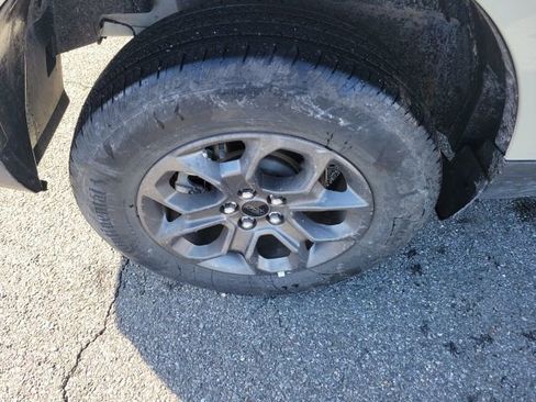 Used 2024 Ford Maverick XLT image 11