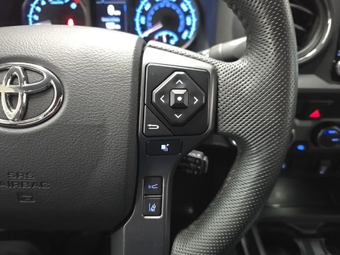 Used 2022 Toyota Tacoma TRD Off-Road image 20