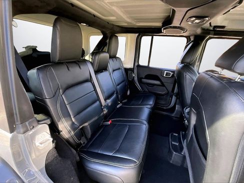 Certified 2018 Jeep Wrangler Unlimited Sahara image 22