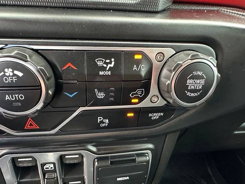 Used 2020 Jeep Gladiator Rubicon w/ Dual Top Group AWD/4WD image 22