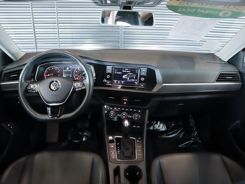 Used 2020 Volkswagen Jetta SE w/ SE Cold Weather Package image 7