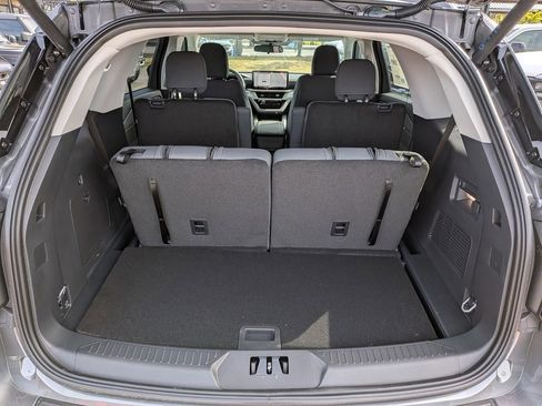 New 2026 Ford Explorer Active RWD image 13