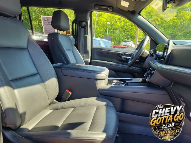 Used 2025 Chevrolet Suburban LT AWD/4WD image 30