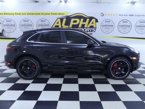 Used 2018 Porsche Macan Turbo image 37