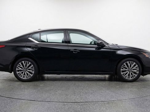 Used 2025 Nissan Altima 2.5 SV image 11