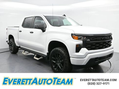 Used 2022 Chevrolet Silverado 1500 Custom image 1