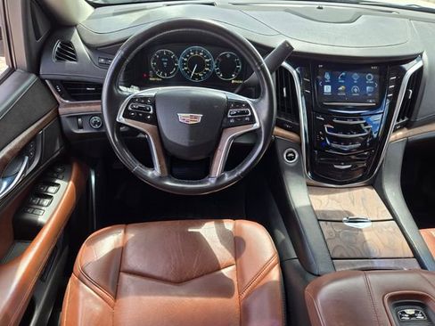 Used 2015 Cadillac Escalade Luxury image 16