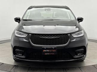 Used 2024 Chrysler Pacifica Touring-L FWD video 2
