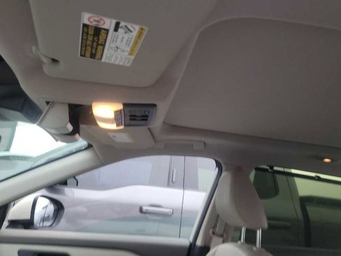 Used 2023 Nissan Rogue SL w/ SL Premium Package image 16