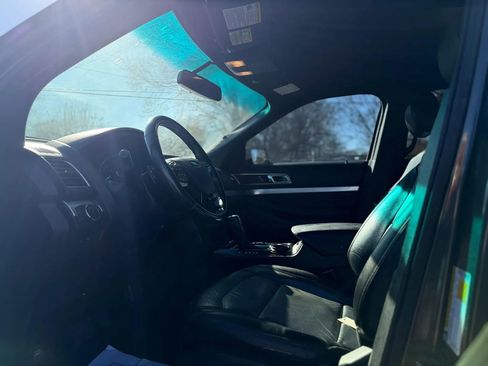 Used 2016 Ford Explorer XLT w/ Equipment Group 202A FWD image 10