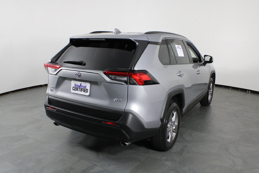Used 2023 Toyota RAV4 XLE w/ Convenience Package FWD image 3