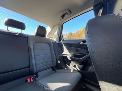 Used 2025 Volkswagen Jetta SE image 37