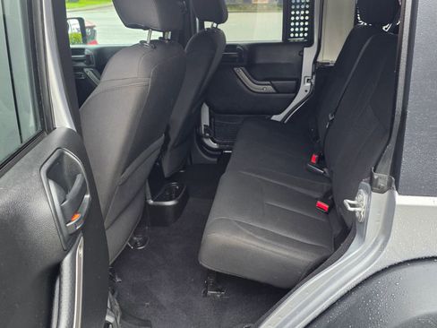 Used 2018 Jeep Wrangler Unlimited Sport S image 10