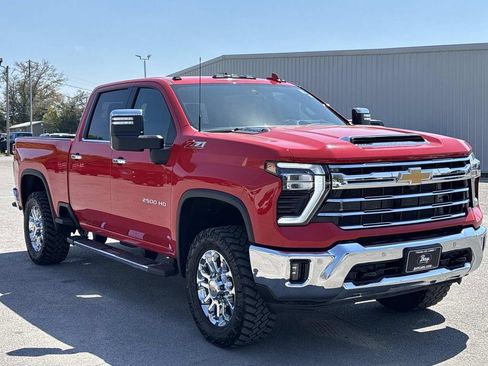 Used 2024 Chevrolet Silverado 2500 LTZ w/ LTZ Premium Package AWD/4WD image 6