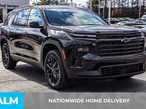 Used 2025 Chevrolet Traverse LT w/ Enhanced Driving Package image 6