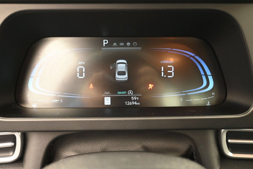 Used 2024 Hyundai Elantra SE FWD image 24