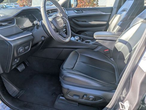 Used 2024 Jeep Grand Cherokee L Limited w/ Luxury Tech Group II image 13