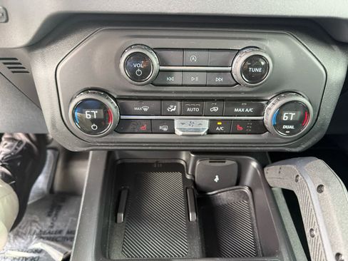 Used 2025 Ford Bronco Big Bend w/ Black Diamond Package AWD/4WD image 16