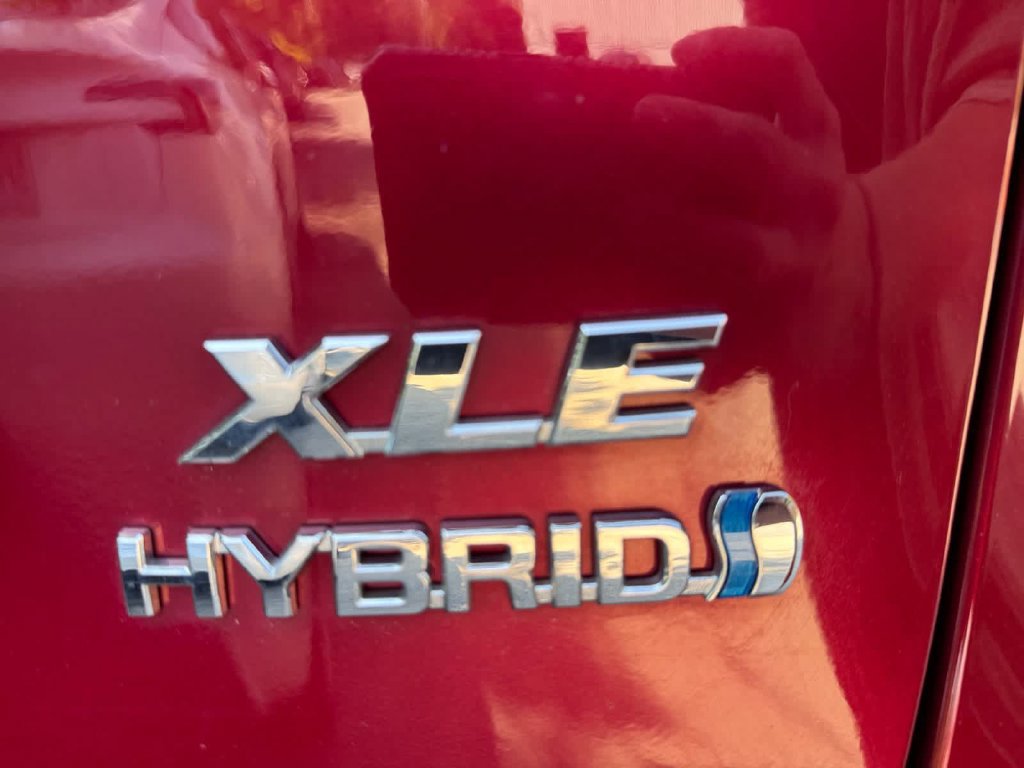 Used 2021 Toyota RAV4 XLE w/ Convenience Package AWD/4WD image 23
