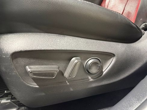 Used 2021 Toyota Highlander XSE AWD/4WD image 25