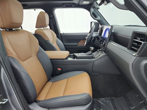 Used 2025 Lexus GX 550 w/ Accessory Package (Z1) AWD/4WD image 18