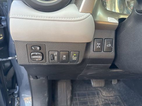 Used 2014 Toyota RAV4 Limited w/ Technology Package image 8