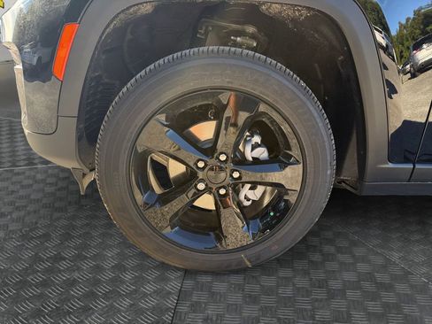 New 2025 Jeep Grand Cherokee Altitude image 14