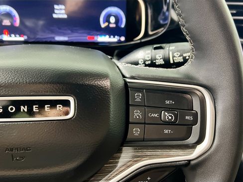 Used 2022 Jeep Wagoneer Series III w/ Premium Group I image 19