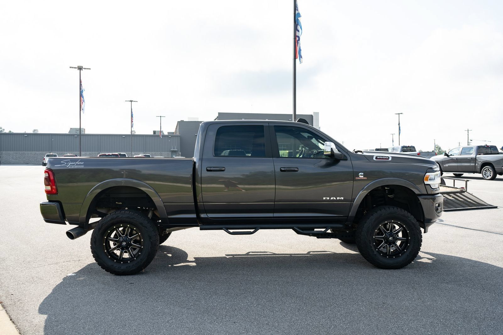 Used 2022 RAM 3500 Laramie AWD/4WD image 11