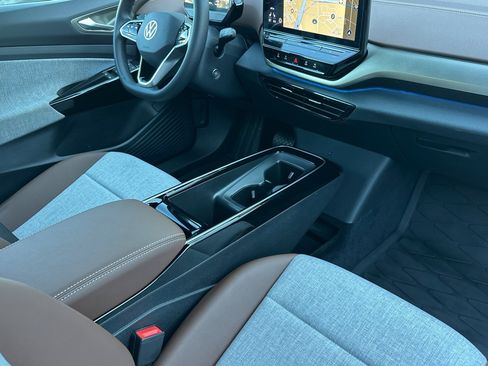 Used 2023 Volkswagen ID.4 Pro image 17