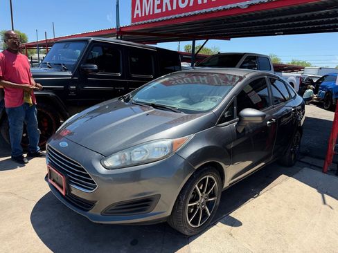 Used 2019 Ford Fiesta SE w/ Equipment Group 201A FWD image 2