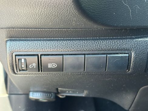 Used 2020 Toyota Corolla SE w/ SE Premium Package FWD image 9