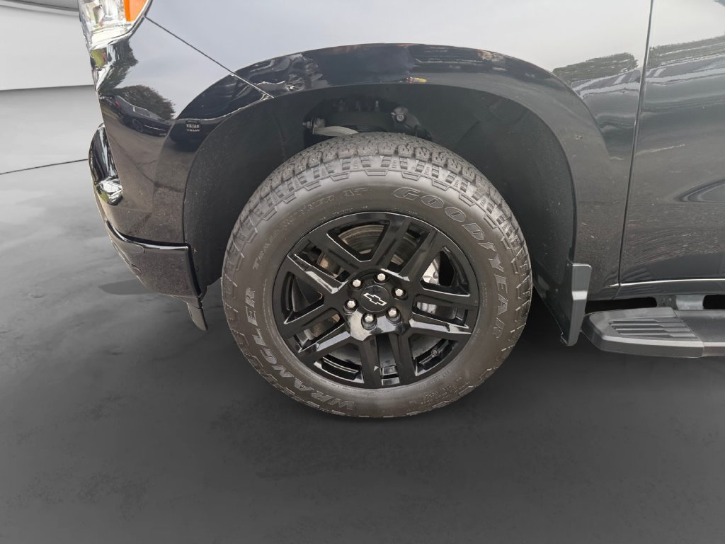 Used 2024 Chevrolet Silverado 1500 RST AWD/4WD image 9
