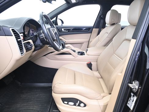 Used 2019 Porsche Cayenne E-Hybrid image 29