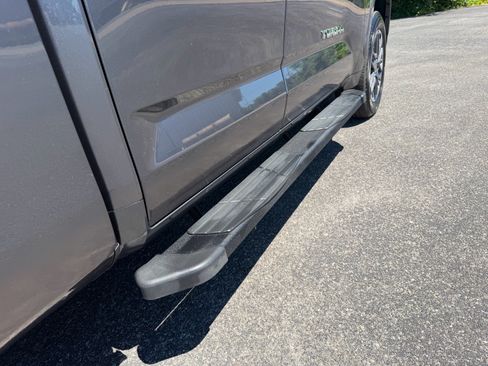 Used 2024 Toyota Tundra Limited AWD/4WD image 21