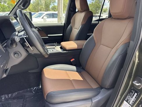 Certified 2025 Lexus GX 550 w/ Cold Area Package AWD/4WD image 11