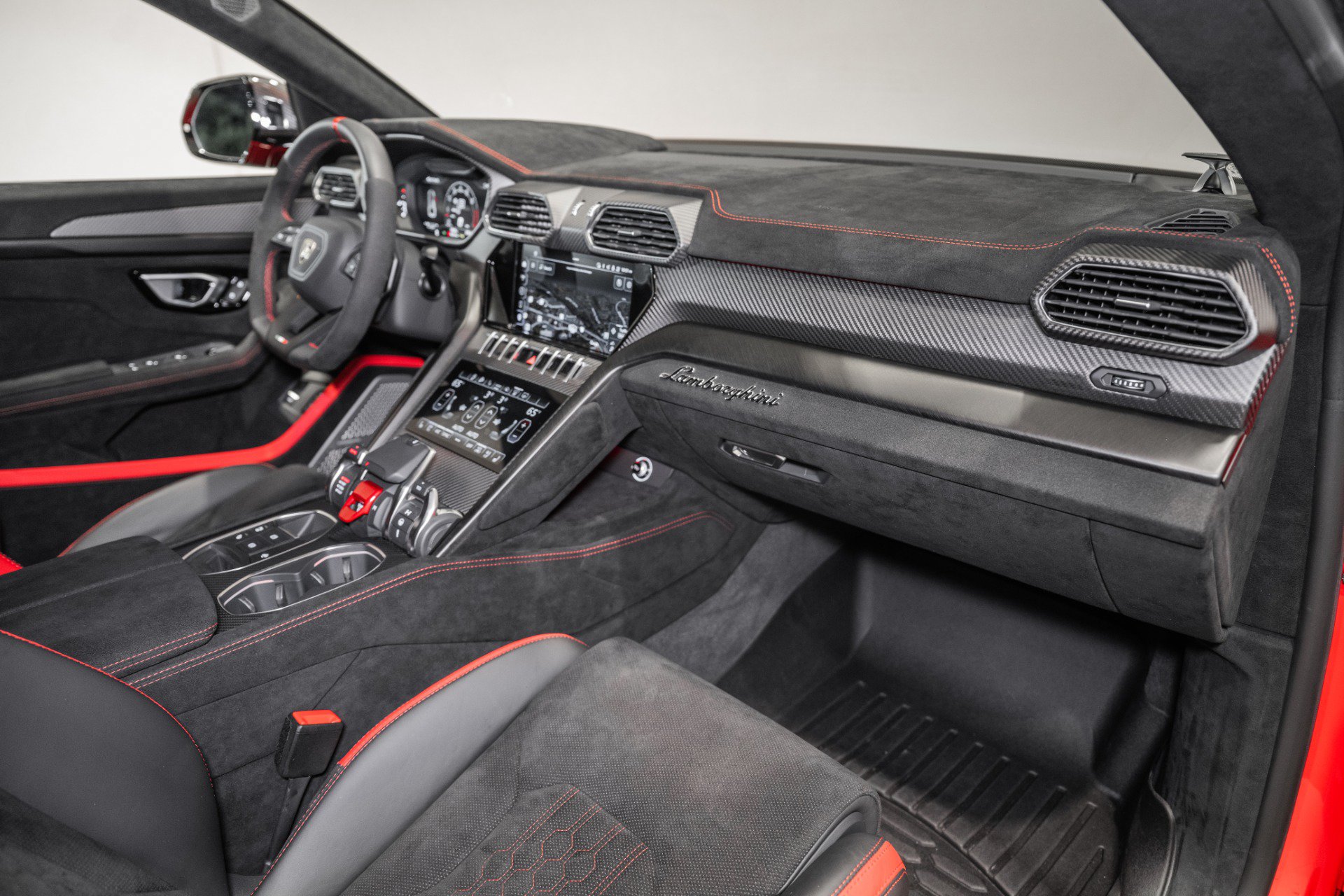 Used 2024 Lamborghini Urus Performante AWD/4WD image 26