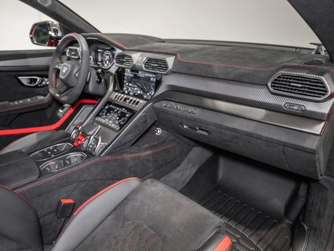 Used 2024 Lamborghini Urus Performante AWD/4WD image 26