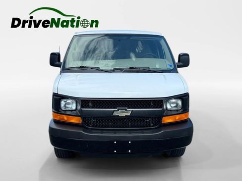 Used 2015 Chevrolet Express 2500 image 2