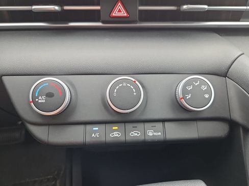 Used 2024 Hyundai Elantra SE FWD image 18