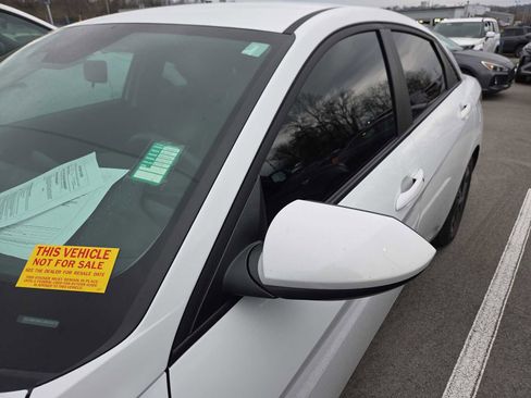 Used 2021 Hyundai Elantra Blue image 10