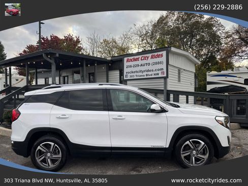 Used 2020 GMC Terrain SLT image 1