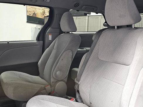 Used 2016 Toyota Sienna LE FWD image 26