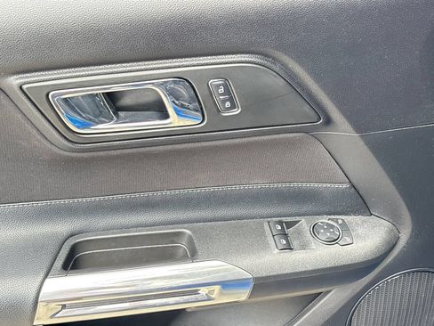 Used 2017 Ford Mustang Coupe RWD image 16