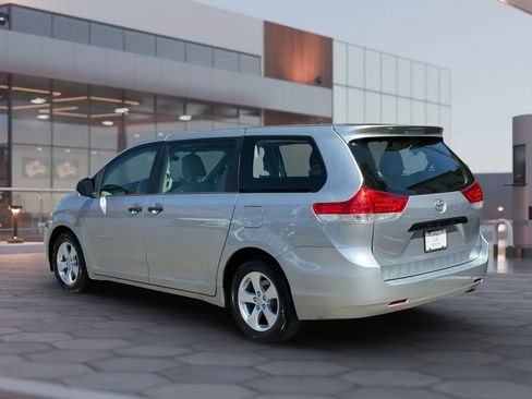 Used 2014 Toyota Sienna L FWD image 4