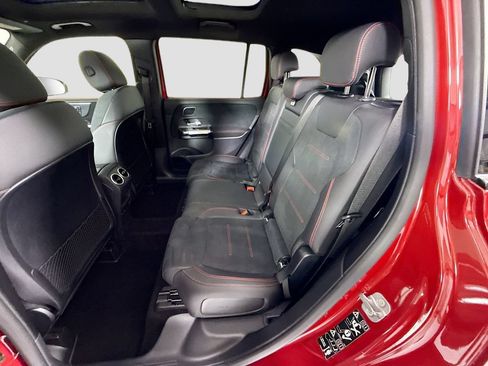 Used 2024 Mercedes-Benz GLB 250 image 21