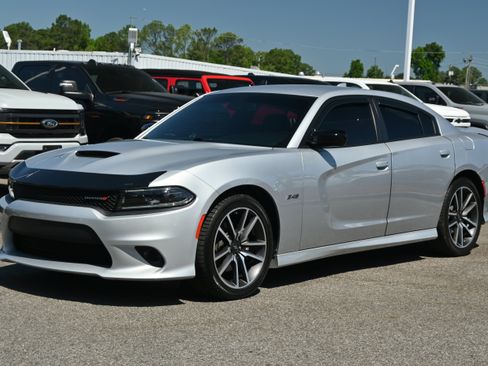 Used 2023 Dodge Charger R/T w/ Plus Group RWD image 5
