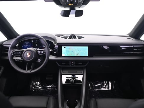 Used 2025 Porsche Macan 4 Electric AWD/4WD image 32