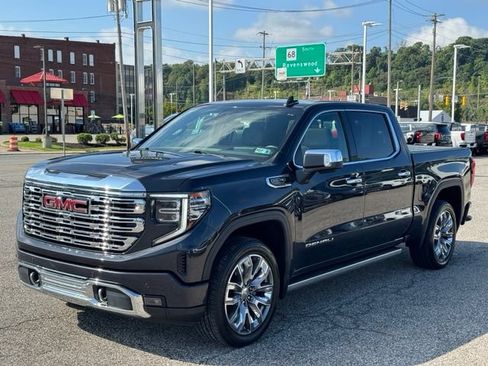 Used 2022 GMC Sierra 1500 Denali w/ Denali Reserve Package AWD/4WD image 2