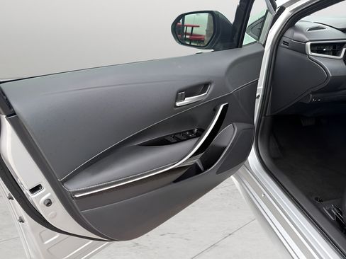 Used 2025 Toyota Corolla XSE FWD image 14